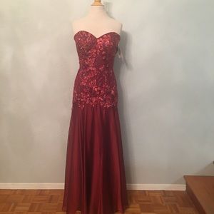 Elegant evening gown by Montage Sz 14, Wine color